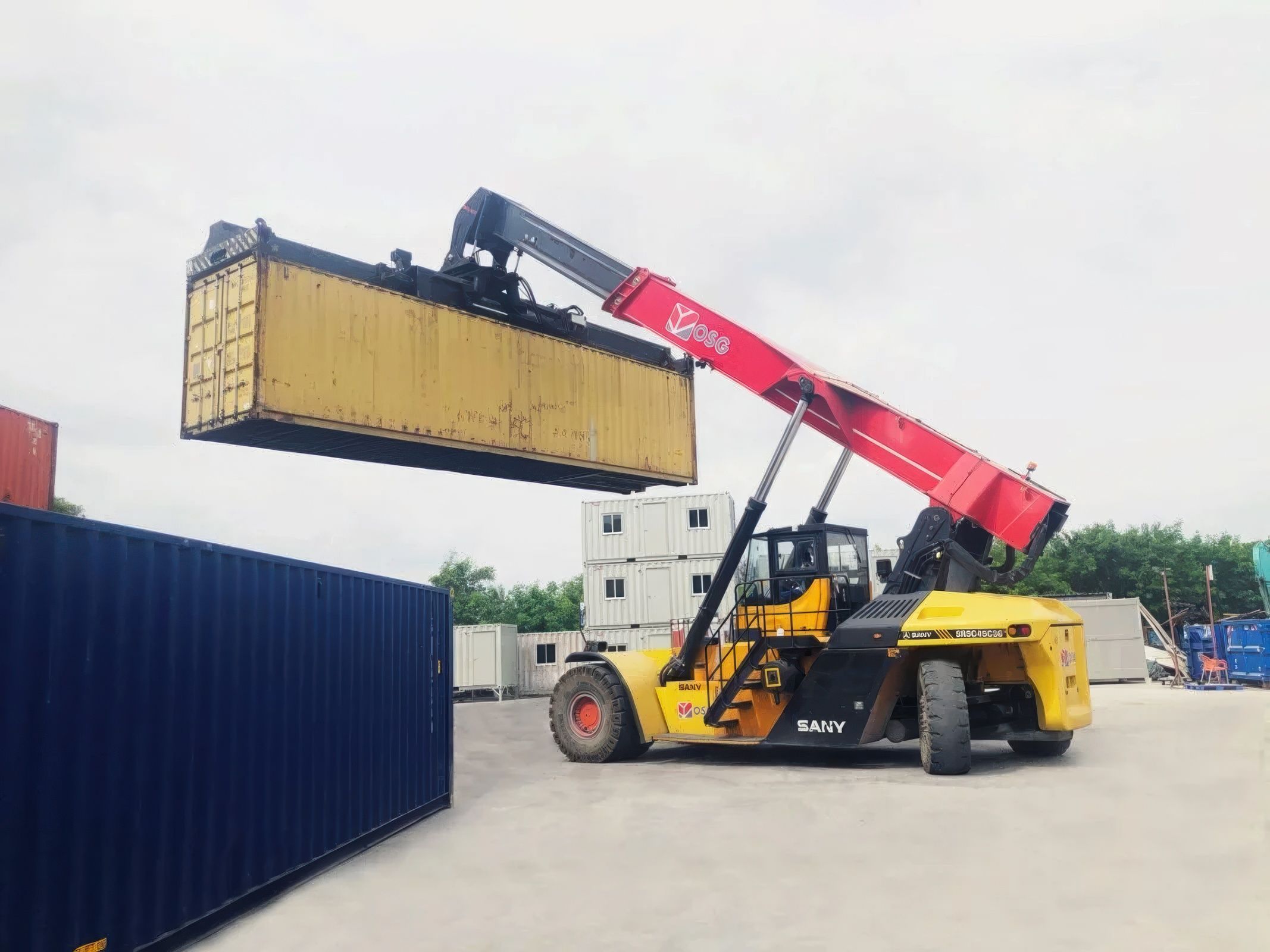 Lorry Crane Transport | OSG Containers Việt Nam
